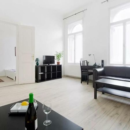 Apartment Andrassy Boedapest Buitenkant foto