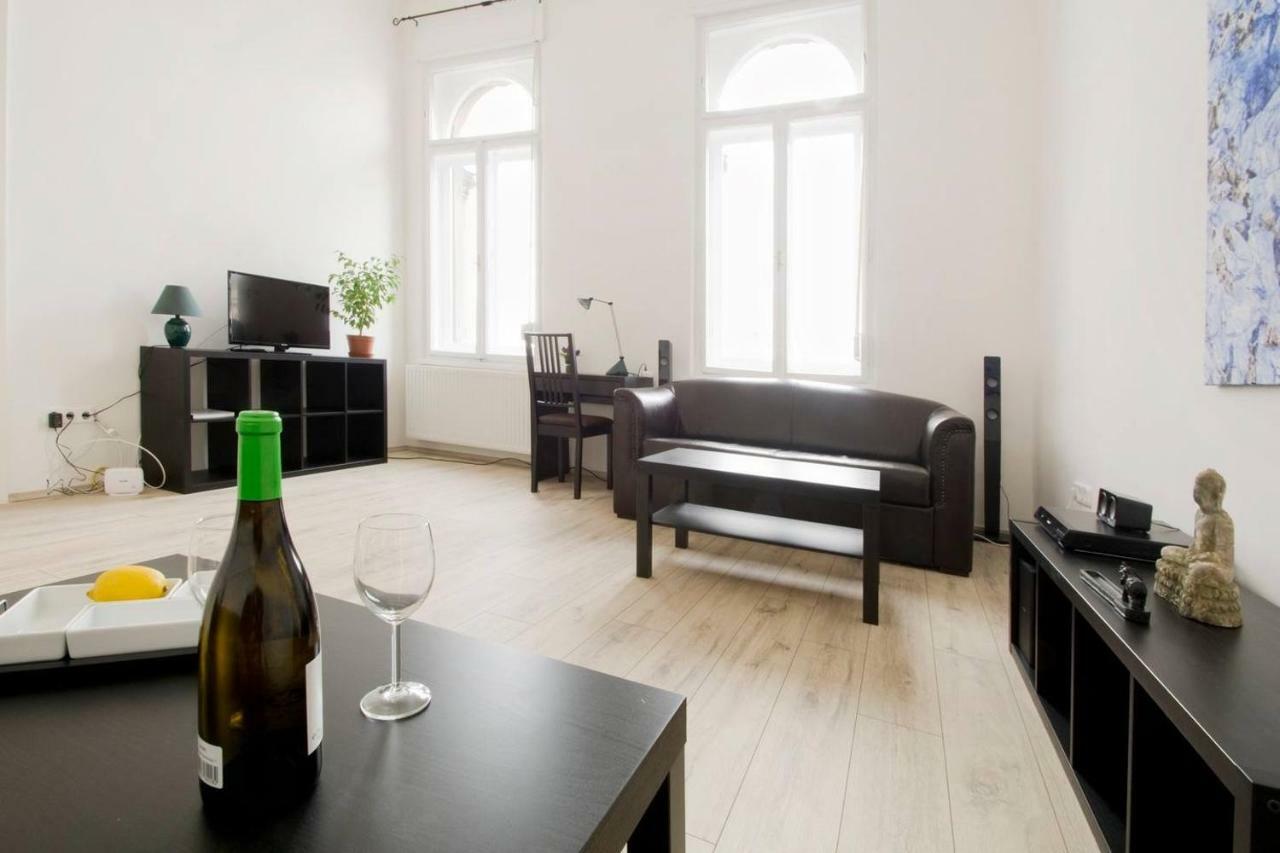 Apartment Andrassy Boedapest Buitenkant foto